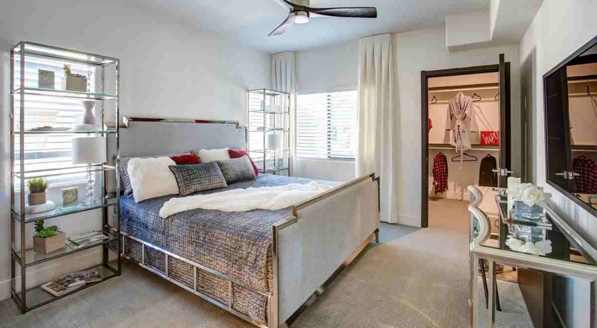 915 Alper Center Dr - Photo 7 of 50