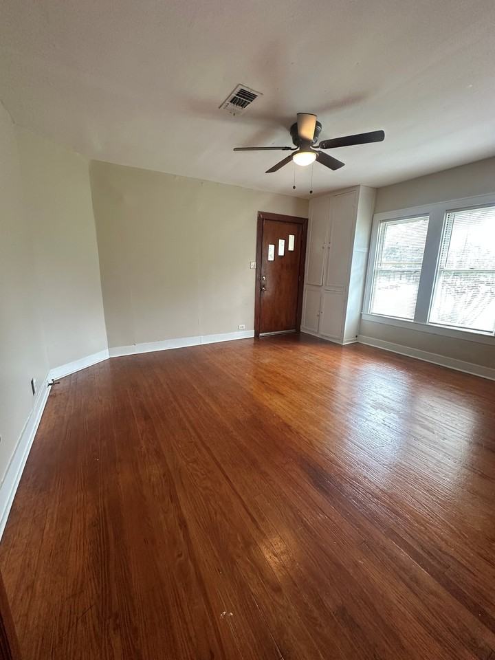 1305 9th St #1 - Photo 3 of 11