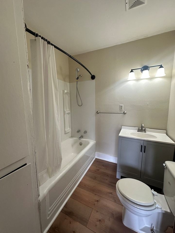 1305 9th St #1 - Photo 4 of 11