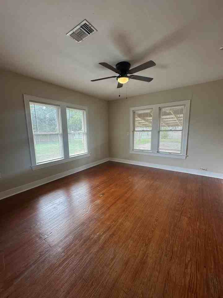 1305 9th St #1 - Photo 5 of 11