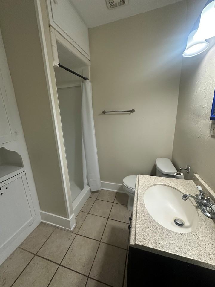 1305 9th St #1 - Photo 6 of 11