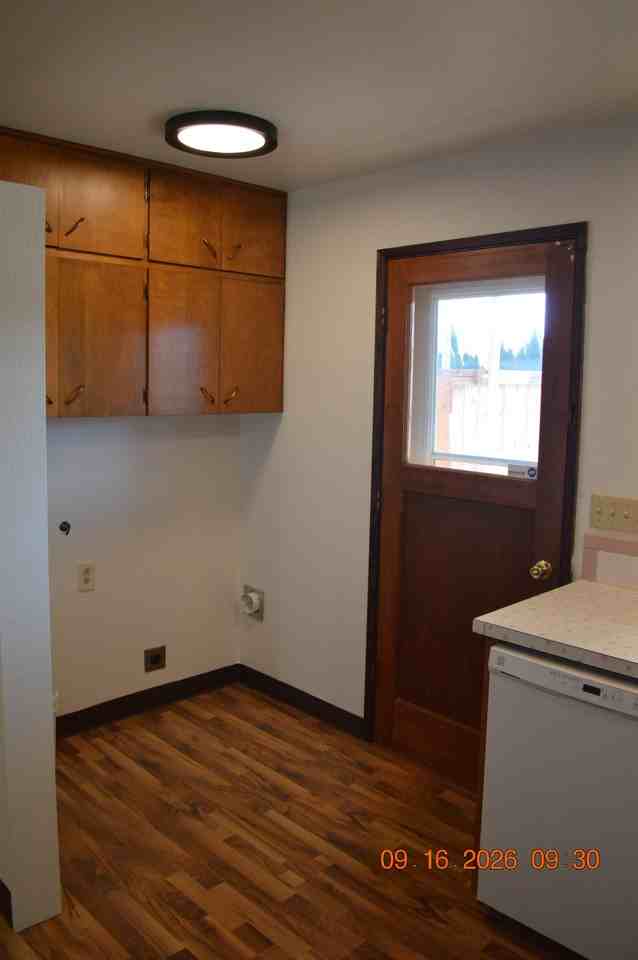 665 Sw Tichenor St #2 - Photo 4 of 16