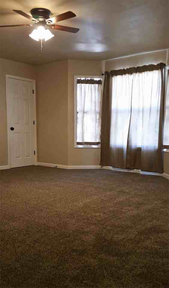1015 Poplar Ave #1 - Photo 5 of 16
