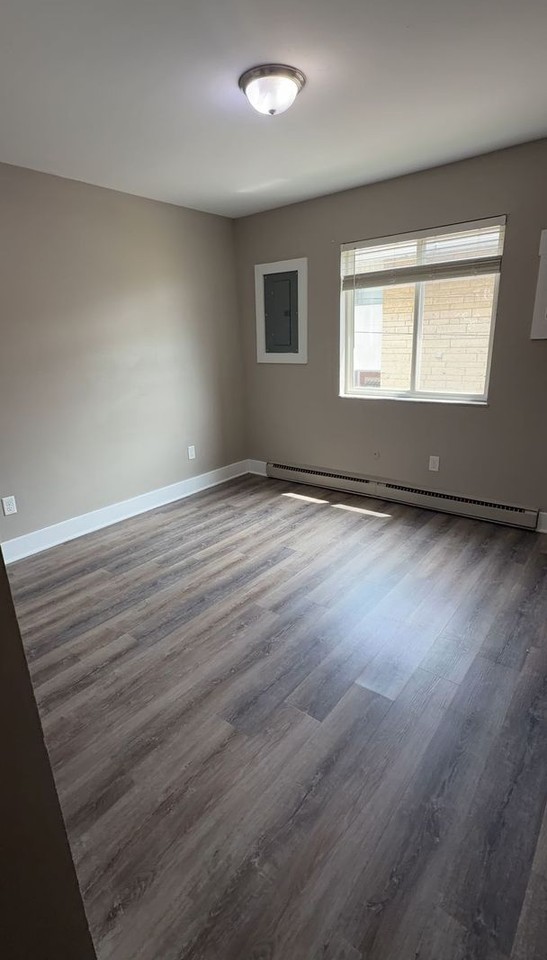 Newly Remodeled 1 Bedroom Apartment, Walk to Campus! - Photo 2 of 9