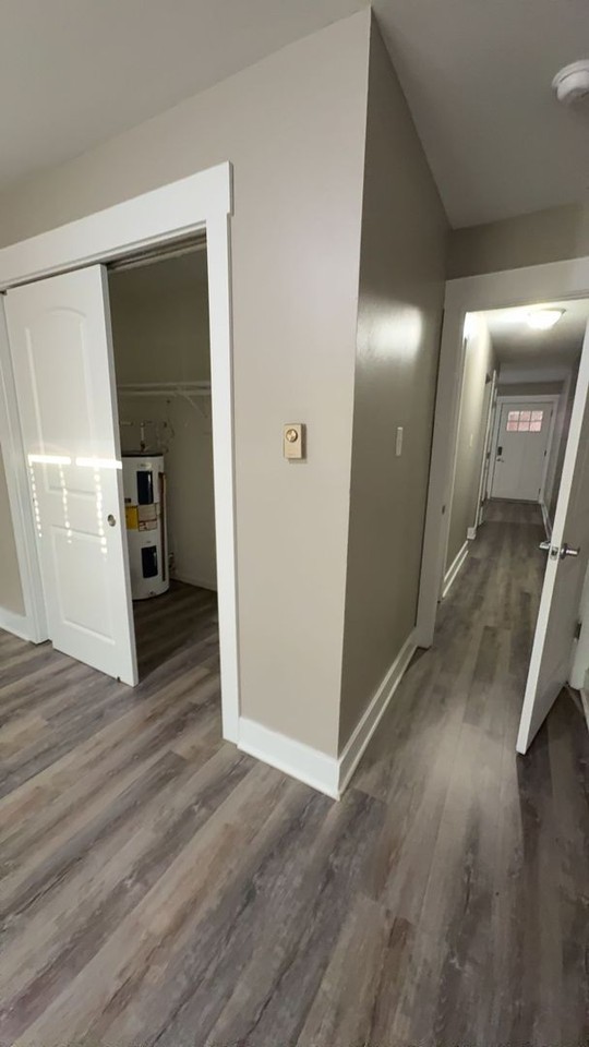 Newly Remodeled 1 Bedroom Apartment, Walk to Campus! - Photo 3 of 9