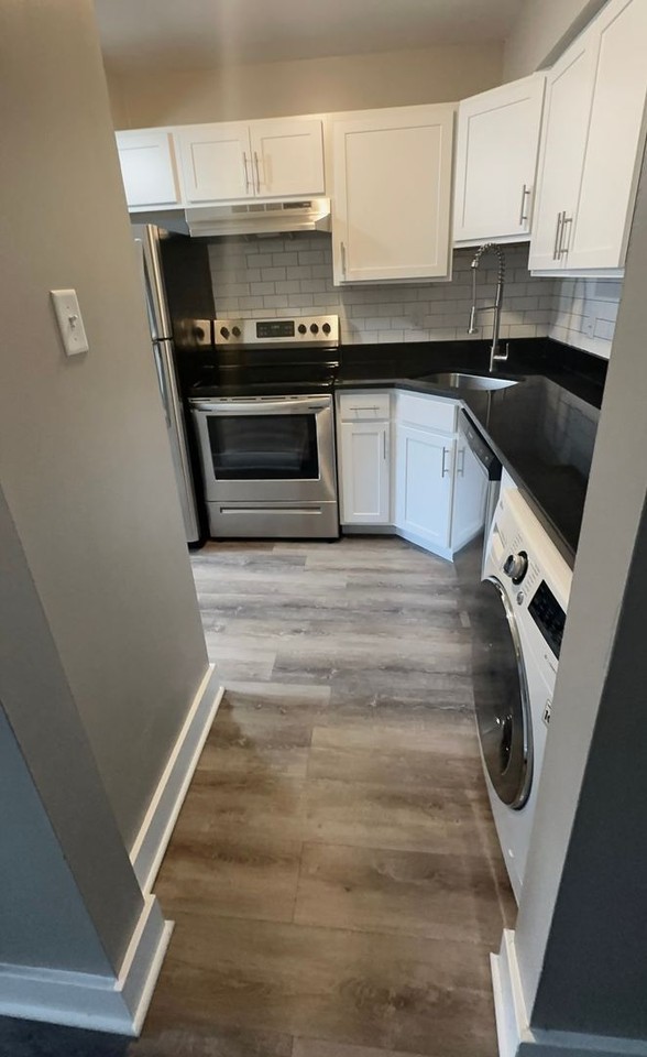 Newly Remodeled 1 Bedroom Apartment, Walk to Campus! - Photo 4 of 9