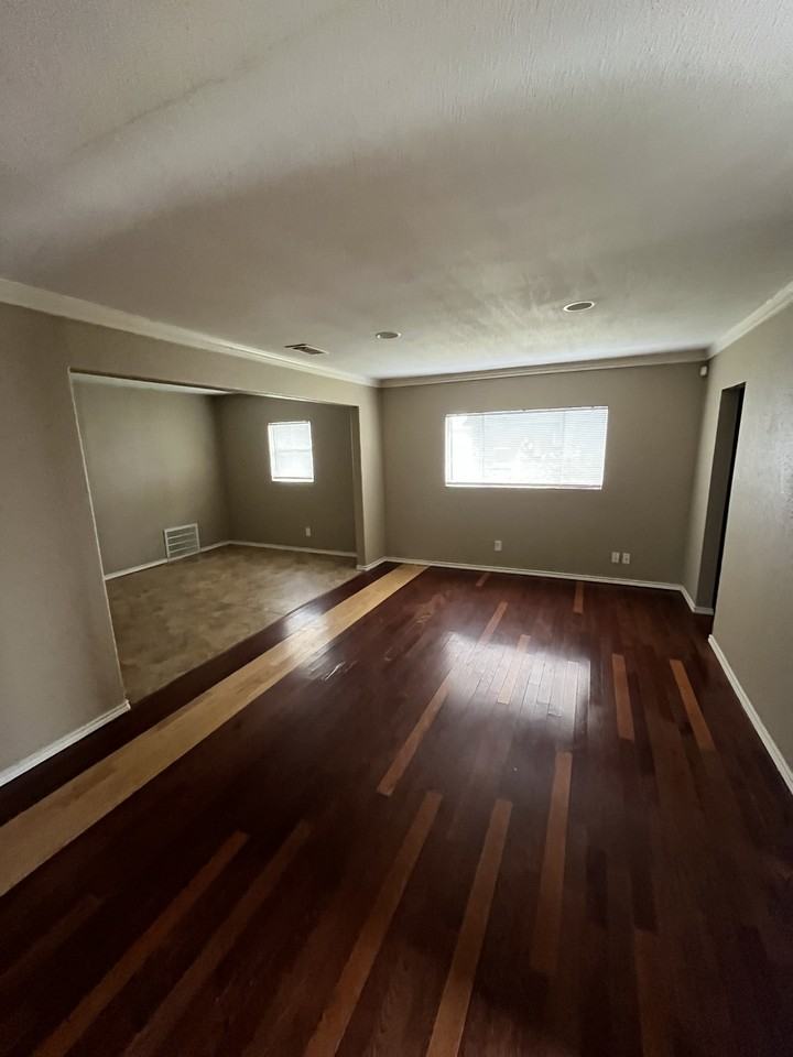 1603 N Park St #1 - Photo 2 of 9