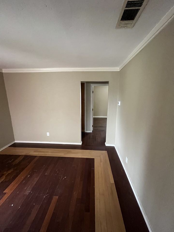 1603 N Park St #1 - Photo 3 of 9