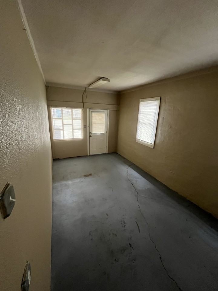 1603 N Park St #1 - Photo 6 of 9