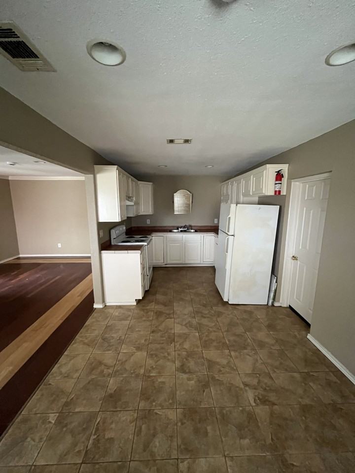 1603 N Park St #1 - Photo 7 of 9
