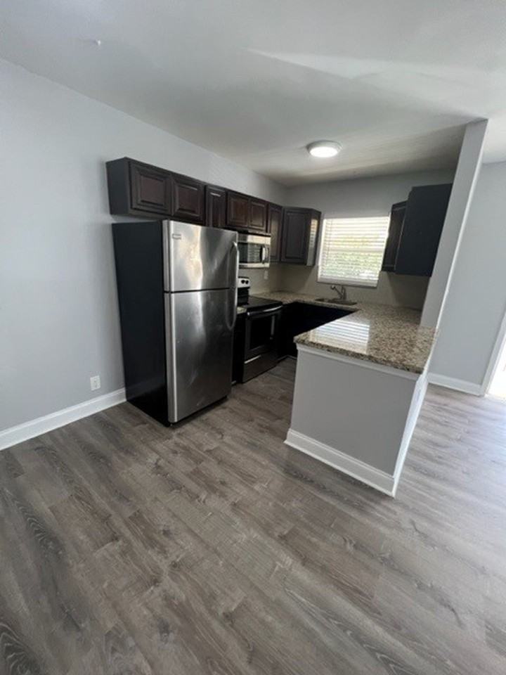2640 Ivy Apartments LLC - Photo 5 of 11