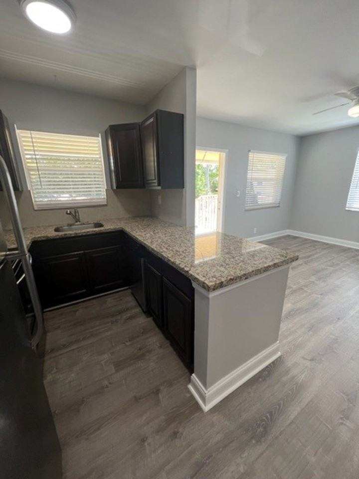 2640 Ivy Apartments LLC - Photo 6 of 11