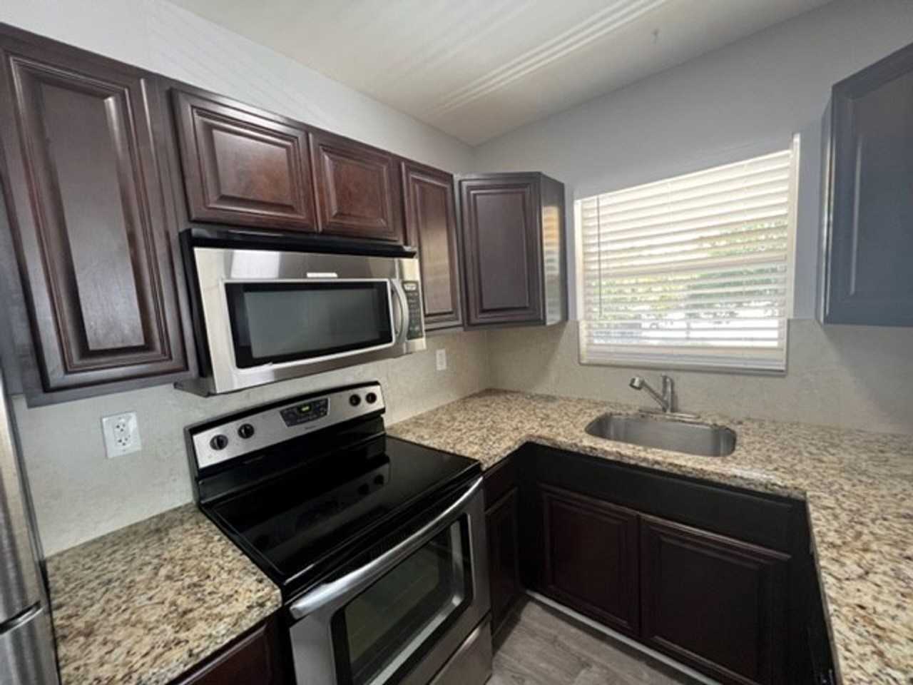 2640 Ivy Apartments LLC - Photo 7 of 11