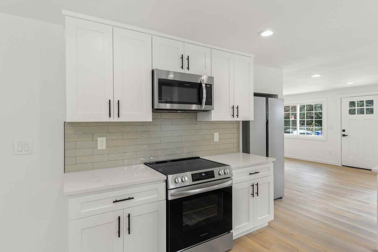 326 Ne 125th St #1 - Photo 3 of 21