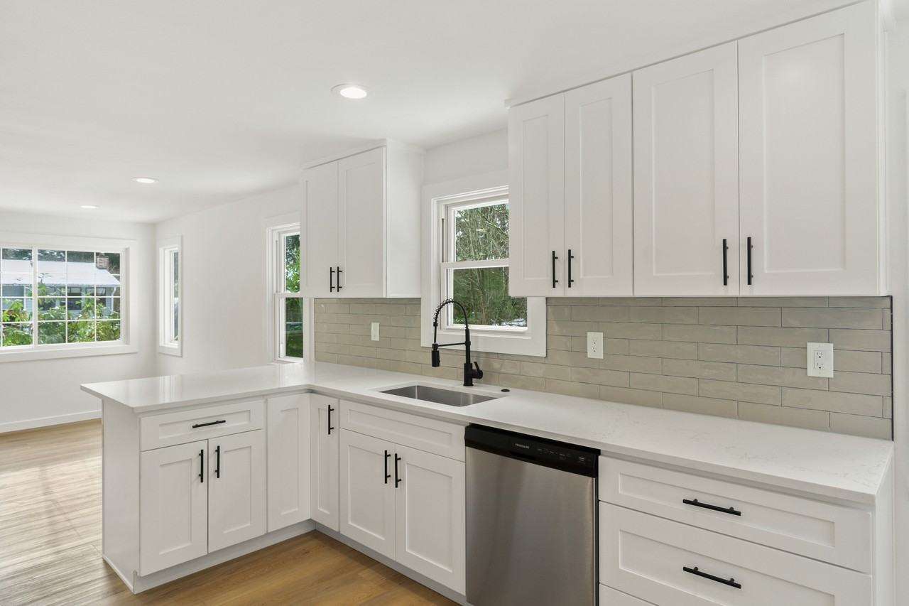 326 Ne 125th St #1 - Photo 4 of 21