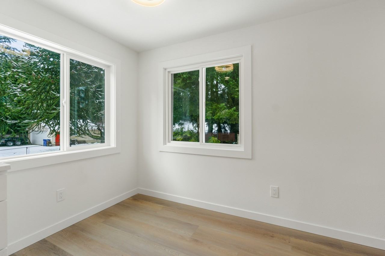326 Ne 125th St #1 - Photo 5 of 21