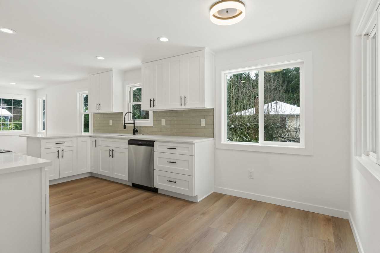 326 Ne 125th St #1 - Photo 6 of 21
