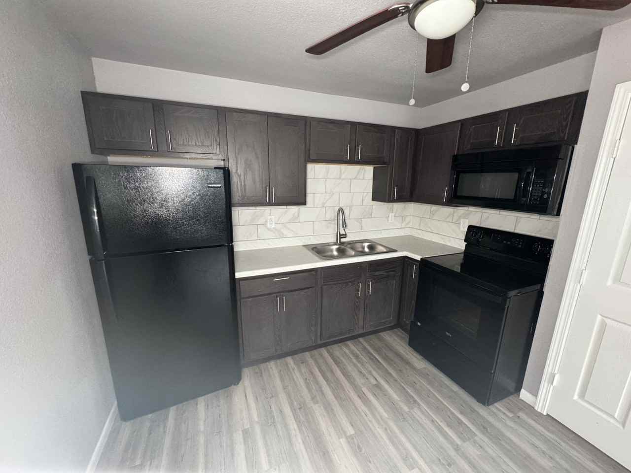 2810 Cedar Cir #4 - Photo 4 of 12