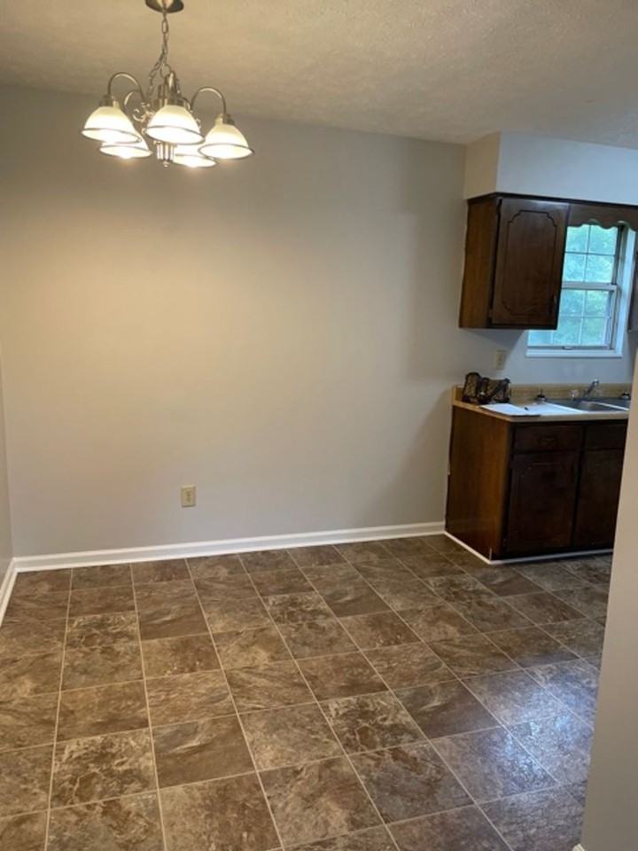 409 Shelby Ave #4 - Photo 6 of 17