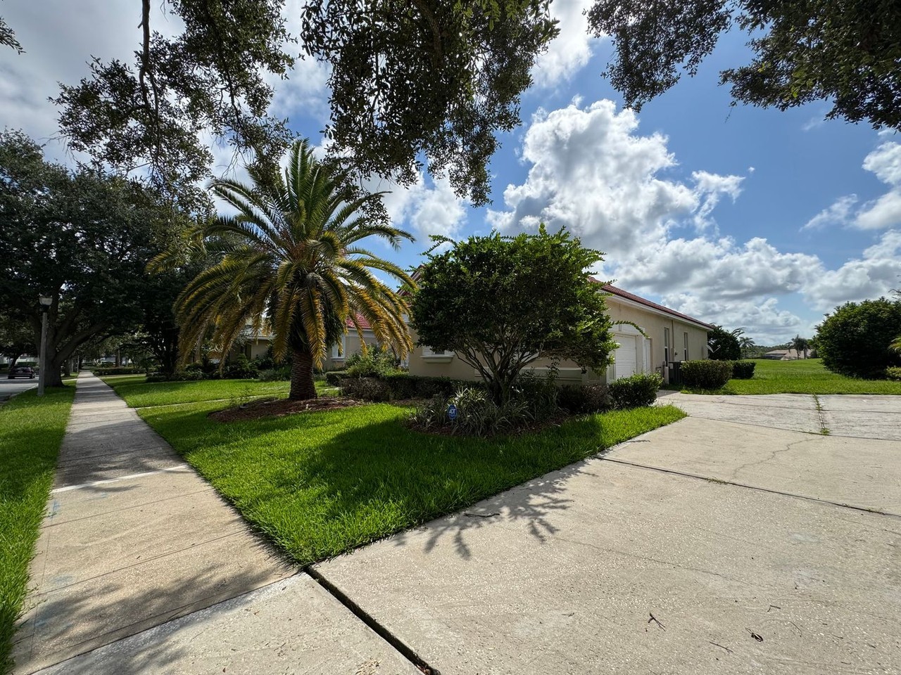 2521 Roat Dr - Photo 2 of 41