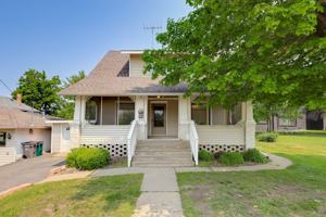 featured image of 213 Spring St #1