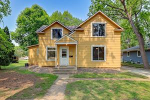 featured image of 215 N 3rd St #1