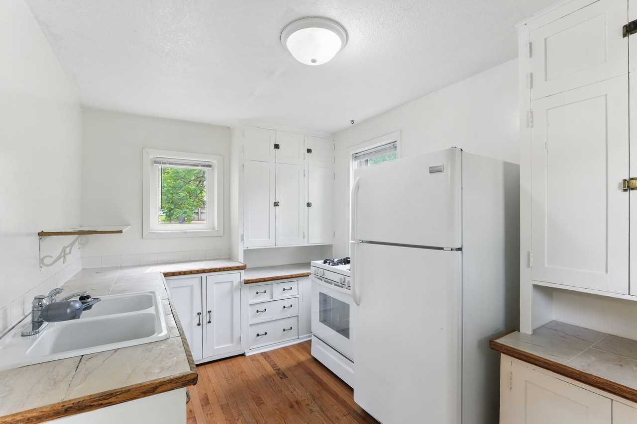 215 N 3rd St #1 - Photo 7 of 24