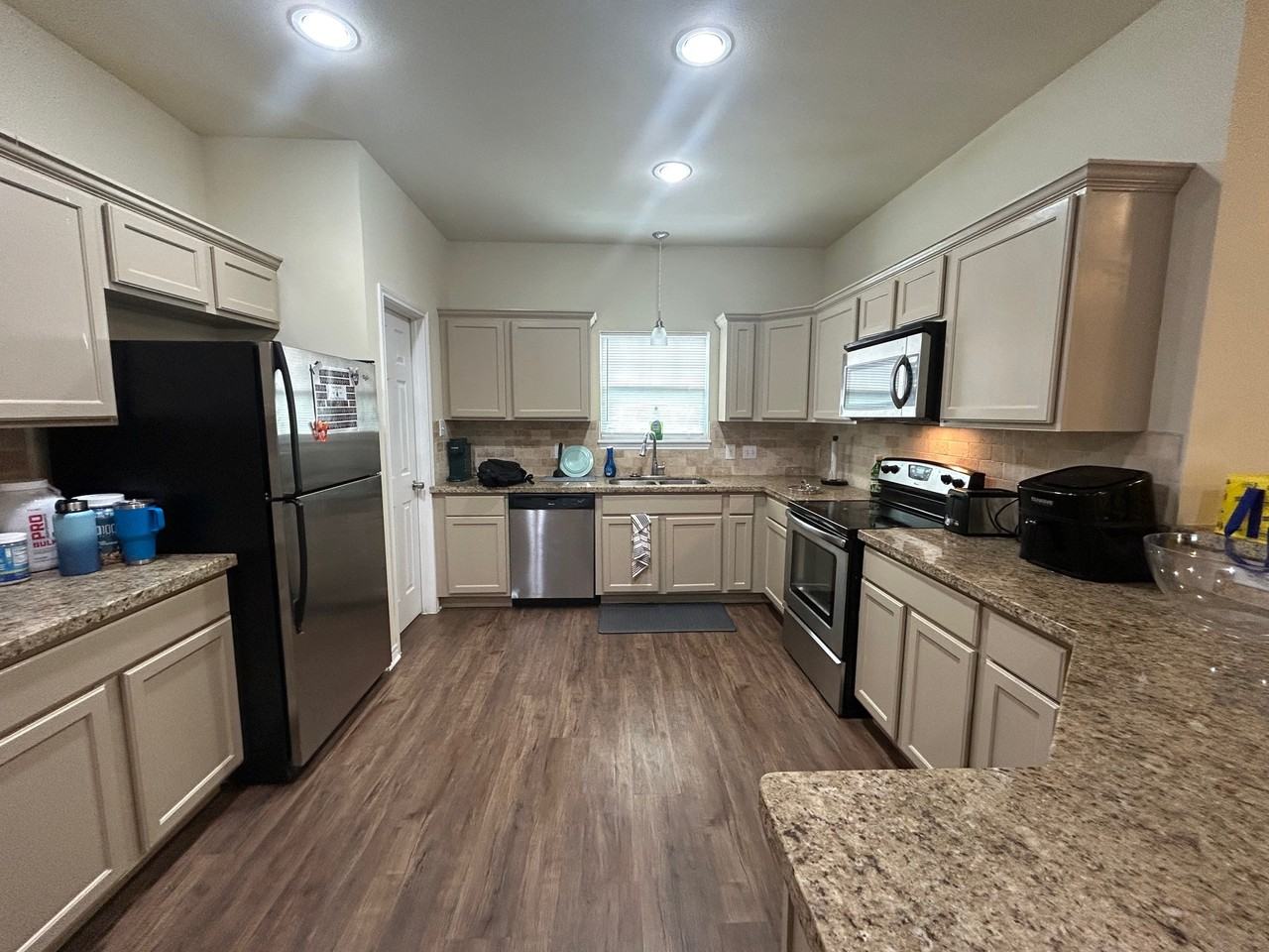 825 Avenue B #1 - Photo 5 of 21