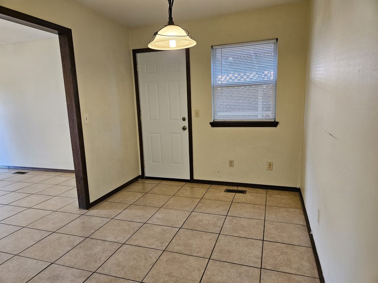 945 Sw 98th St #1 - Photo 3 of 11