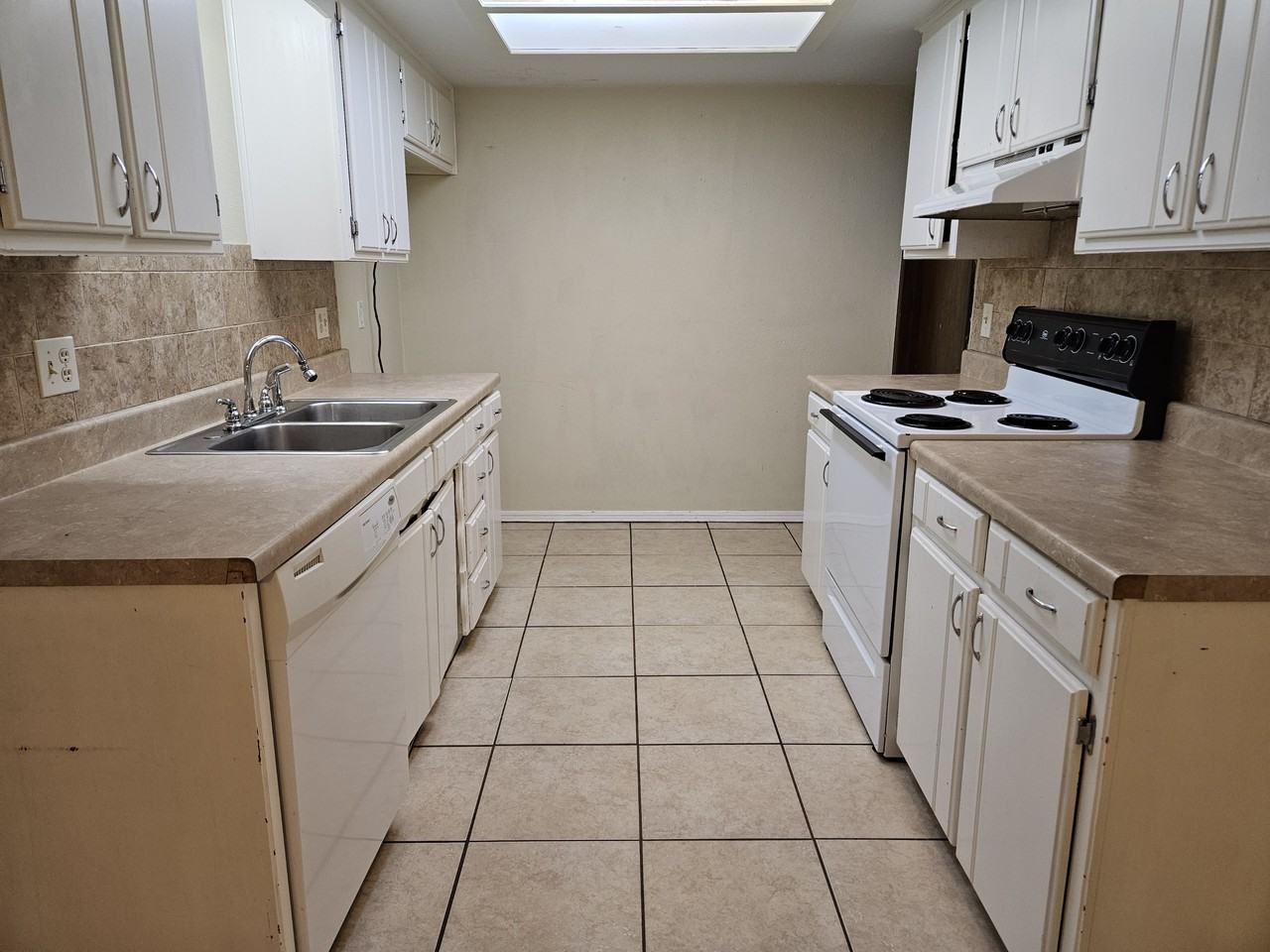 945 Sw 98th St #1 - Photo 4 of 11