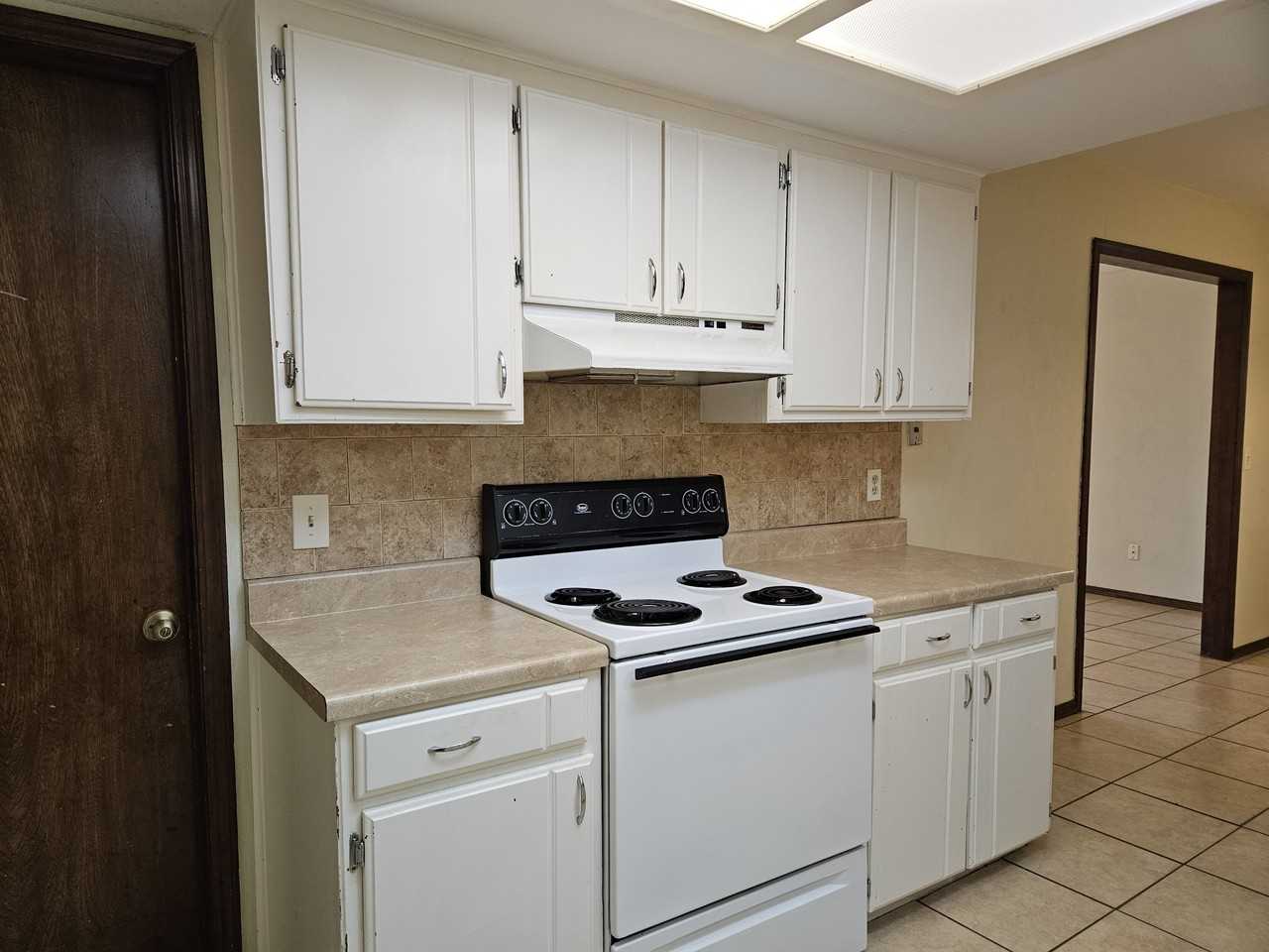 945 Sw 98th St #1 - Photo 5 of 11