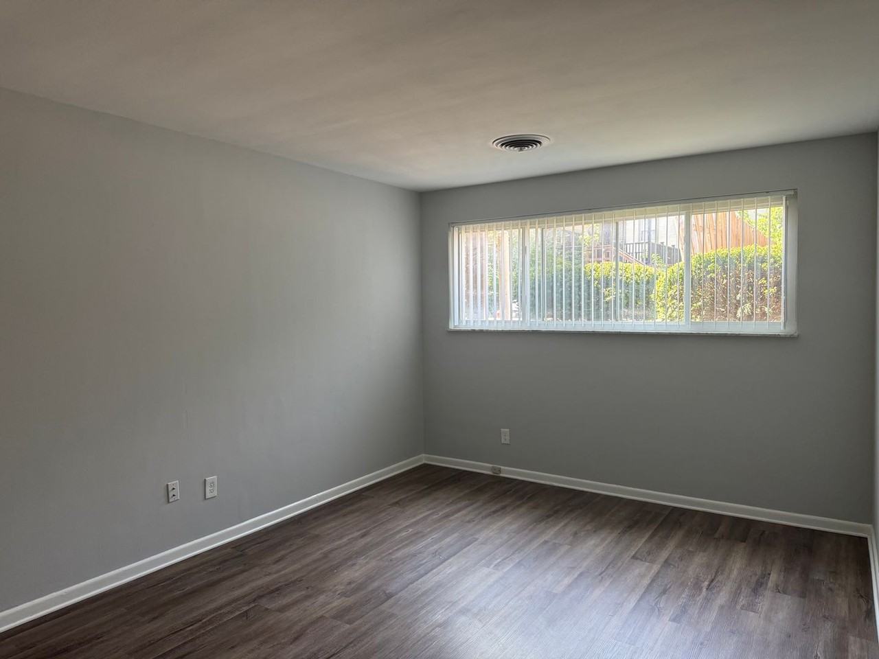 2596 Madison - Rookwood Court - Photo 5 of 11