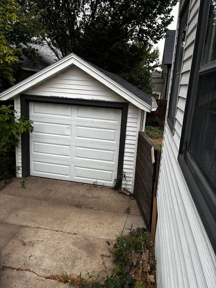 912 Fulton St - Photo 4 of 11