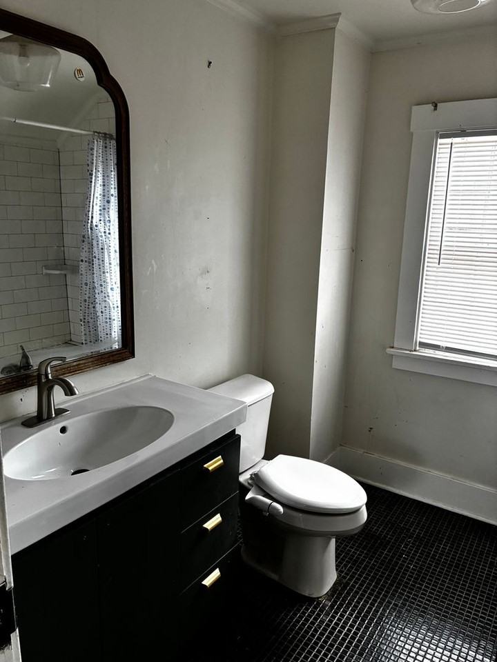 912 Fulton St - Photo 6 of 11