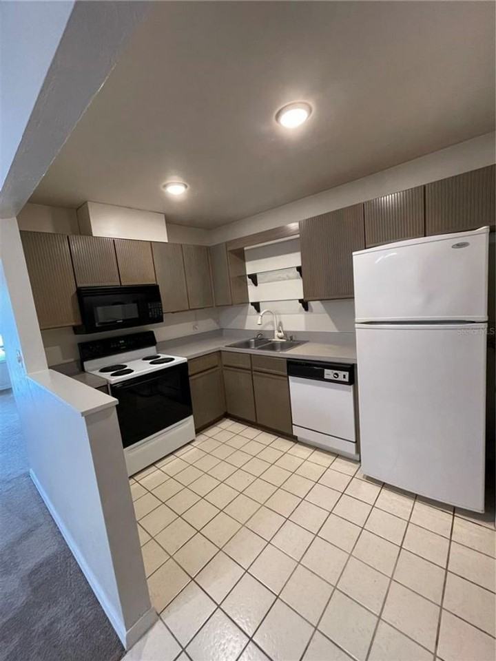 3504 Nw 37th Ave - Photo 6 of 17