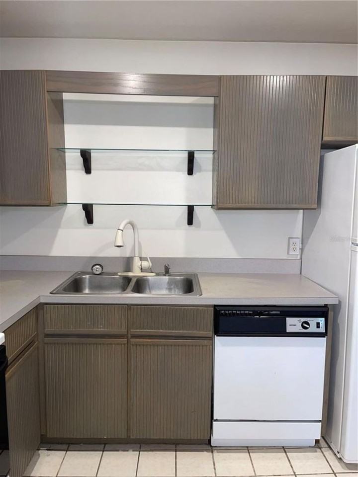 3504 Nw 37th Ave - Photo 7 of 17