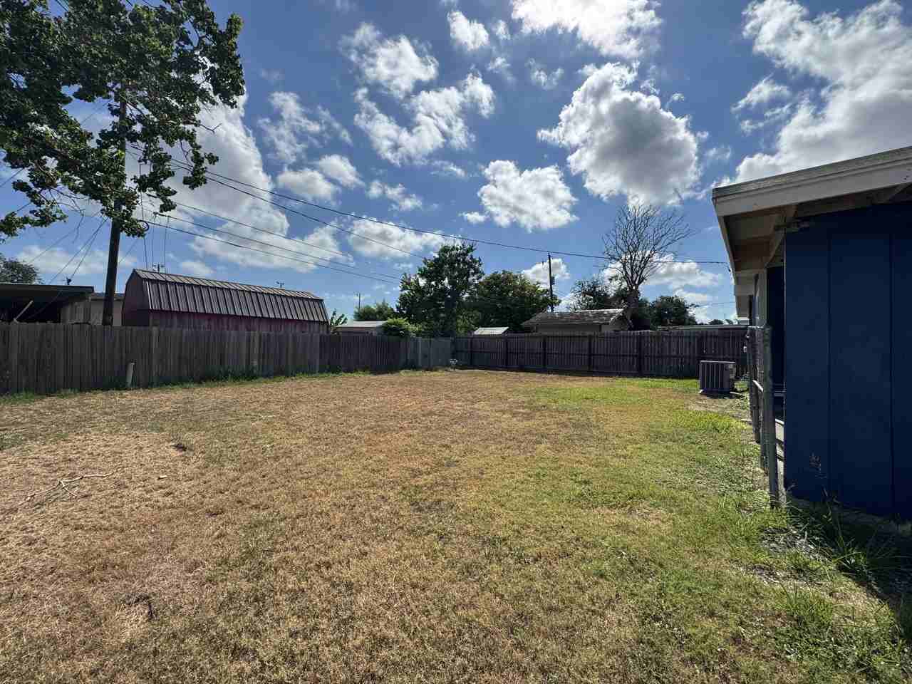 3702 Marion St #1 - Photo 3 of 38