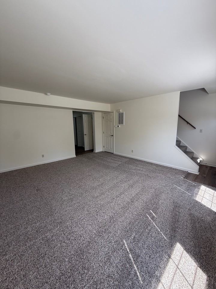 517 Fairfield St #517 - Photo 7 of 18
