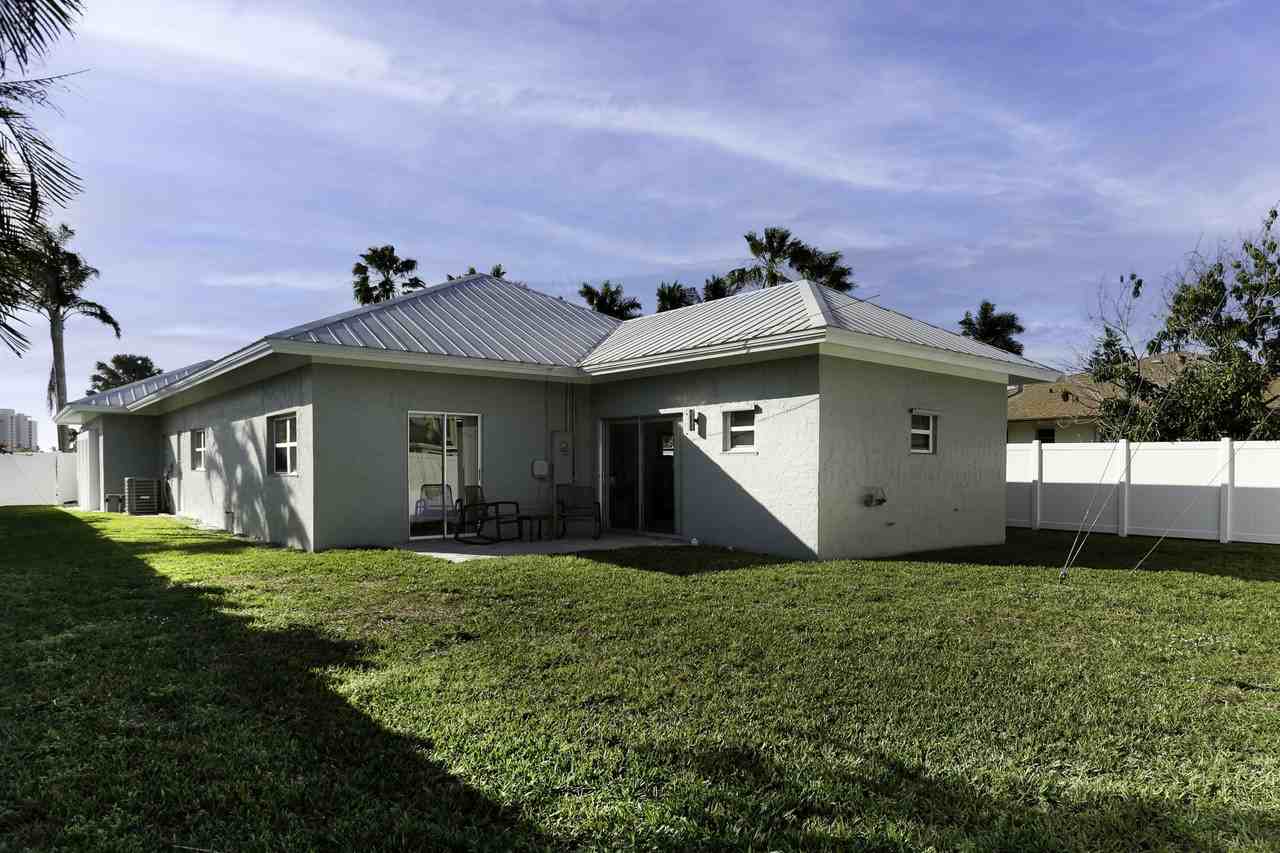 10842 Vanderbilt Dr #1 - Photo 7 of 33
