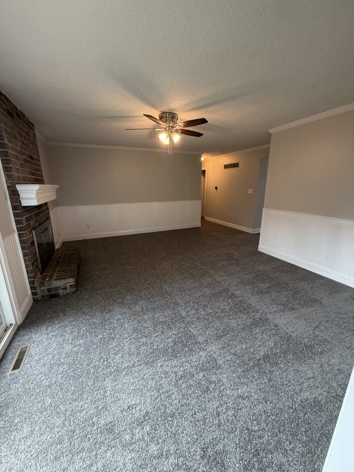 1013 Nw Berkshire Dr #1 - Photo 4 of 17