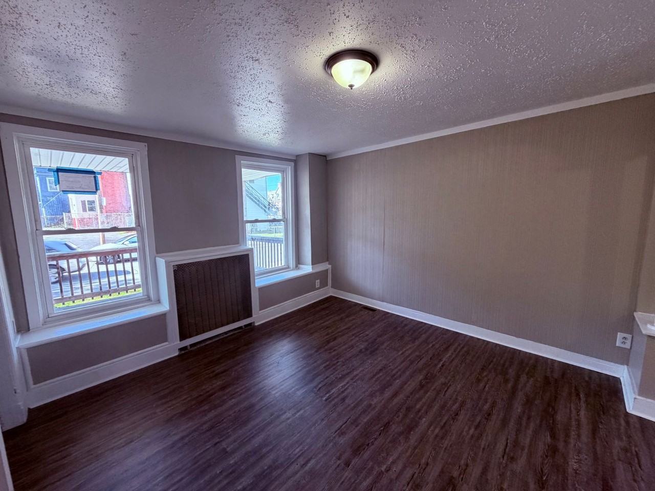 236 Ontario St - Photo 2 of 17