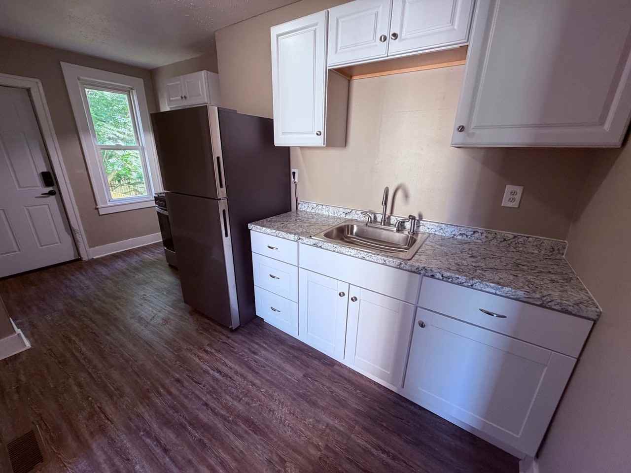 236 Ontario St - Photo 4 of 17