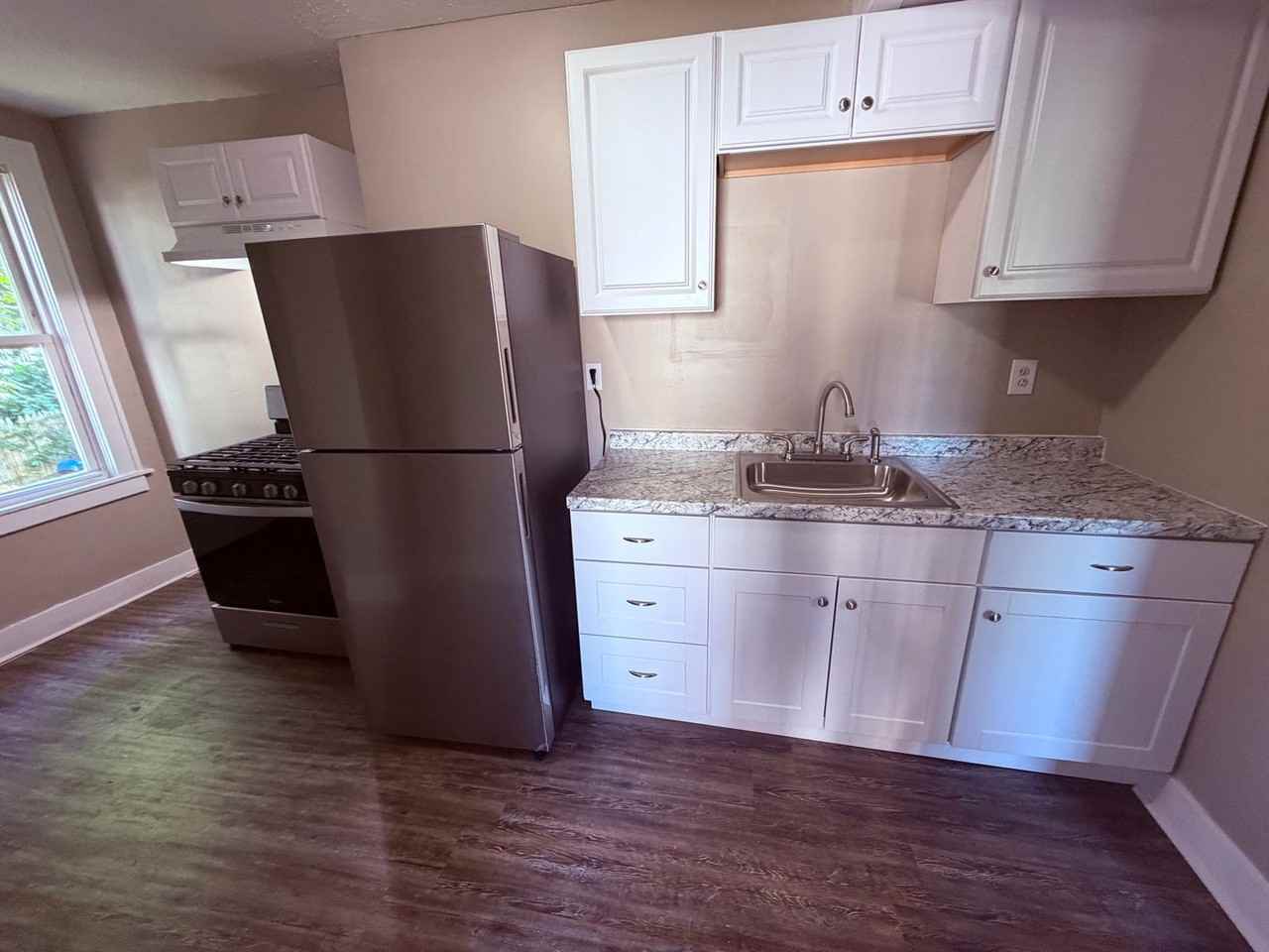 236 Ontario St - Photo 5 of 17