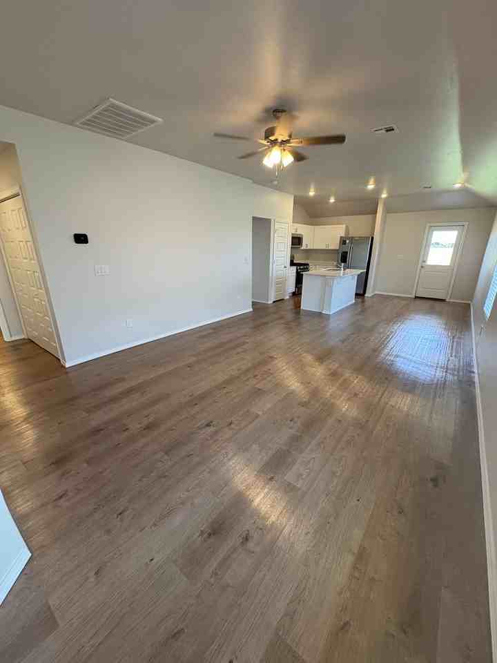 9249 Nw 129th St - Photo 7 of 19