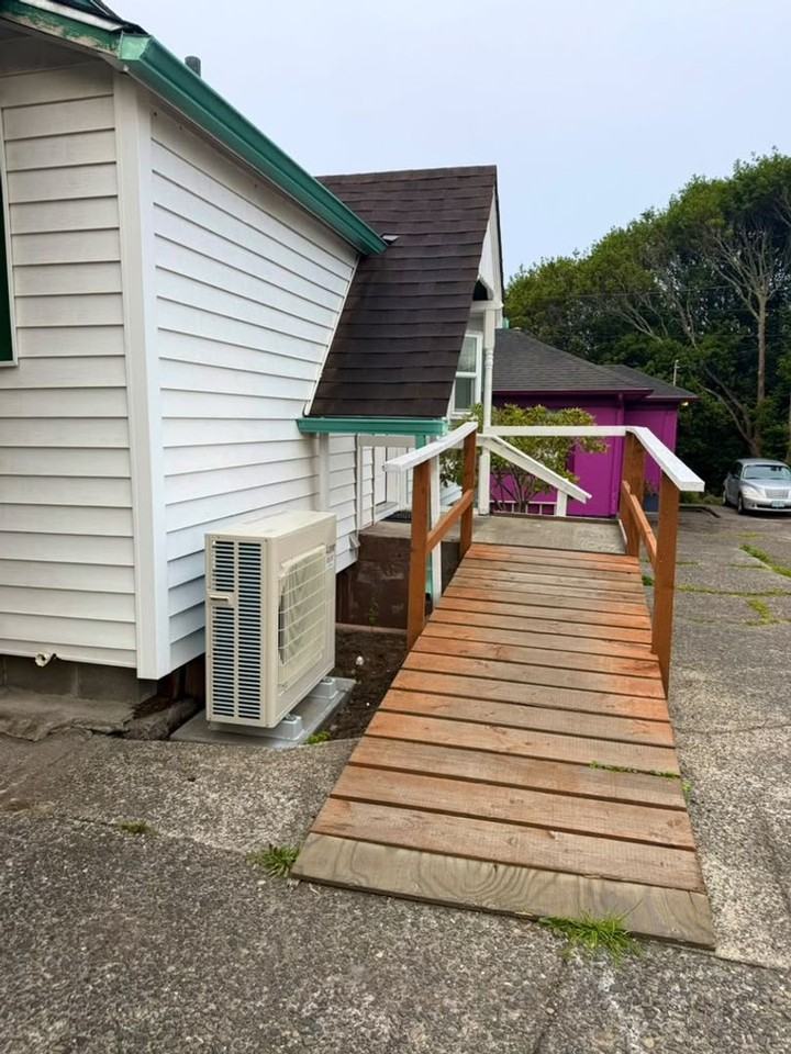 1524 Sheridan Ave - Photo 6 of 41