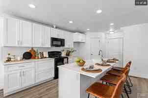 featured image of 2021 E Hulk Ln #1