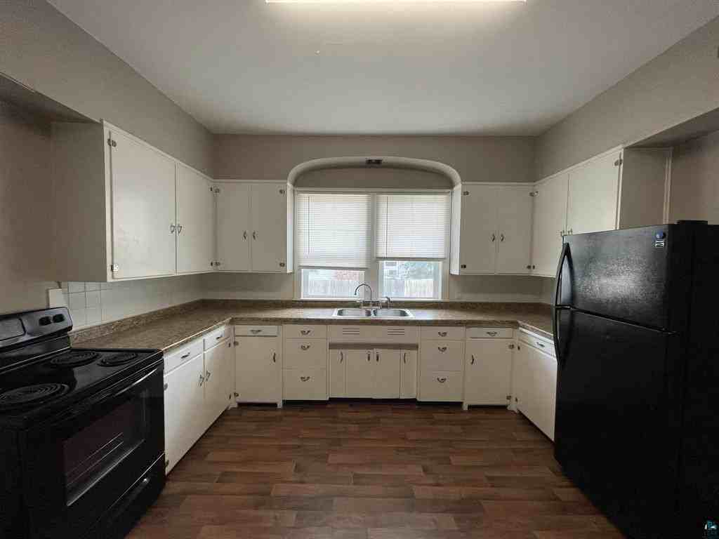 104 11th Ave W #4 - Photo 3 of 16