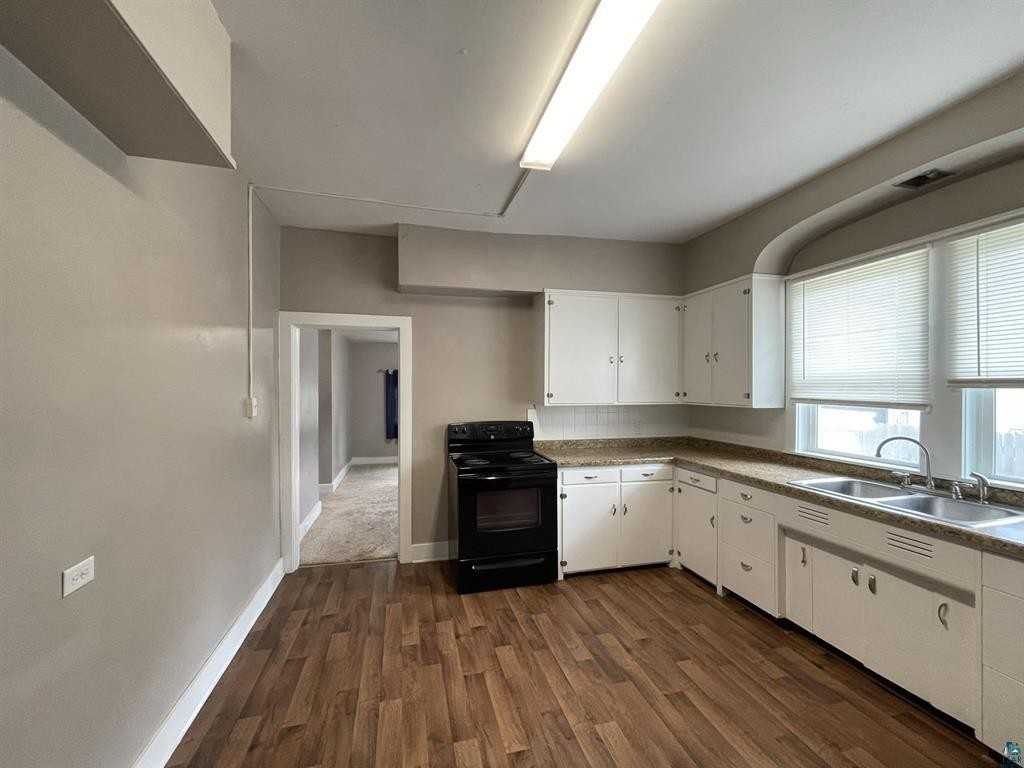 104 11th Ave W #4 - Photo 4 of 16