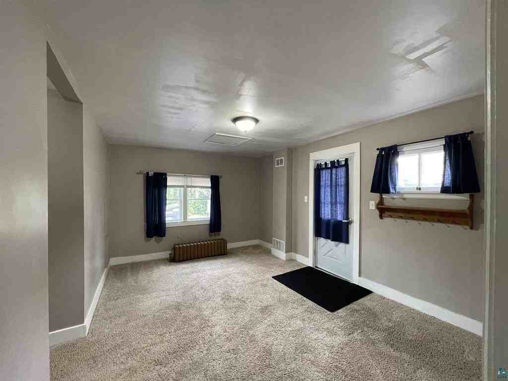 104 11th Ave W #4 - Photo 5 of 16