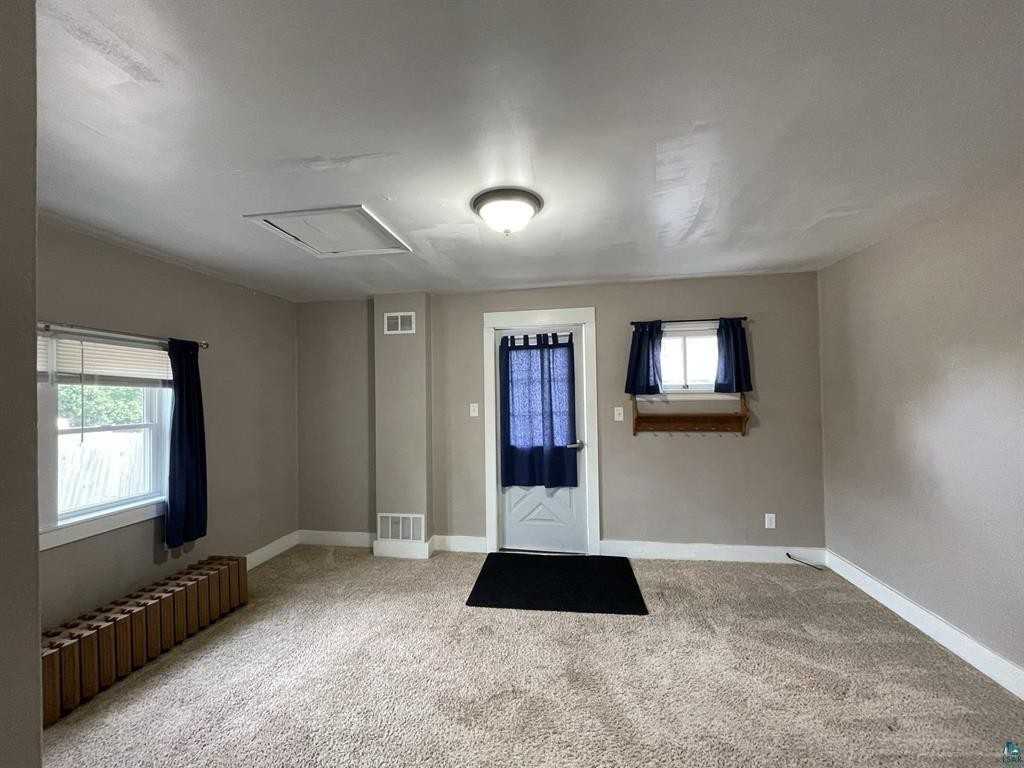104 11th Ave W #4 - Photo 6 of 16